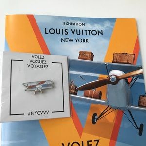 LE Louis Vuitton Volez,Voguez,Voyagez Pin+Pamphlet